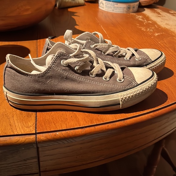 Grey converse - Picture 2 of 3